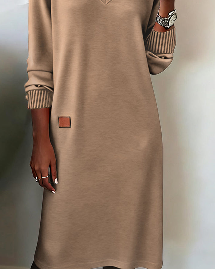 Galenique - Locker geschnittenes Strickkleid mit V-Ausschnitt