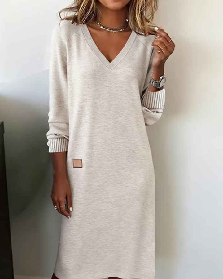 Galenique - Locker geschnittenes Strickkleid mit V-Ausschnitt