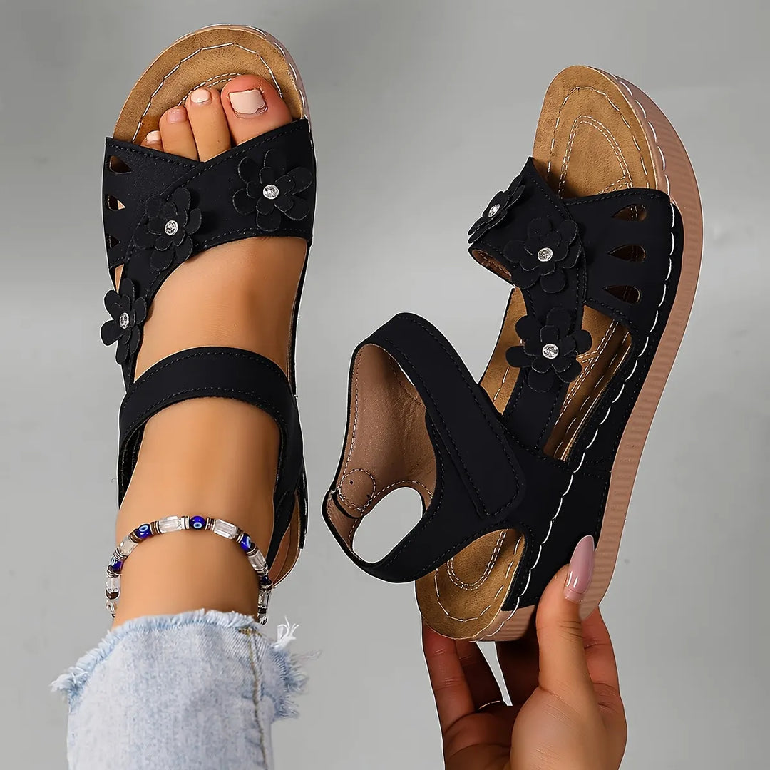Fiorelia - Florale Komfort-Keilsandalen