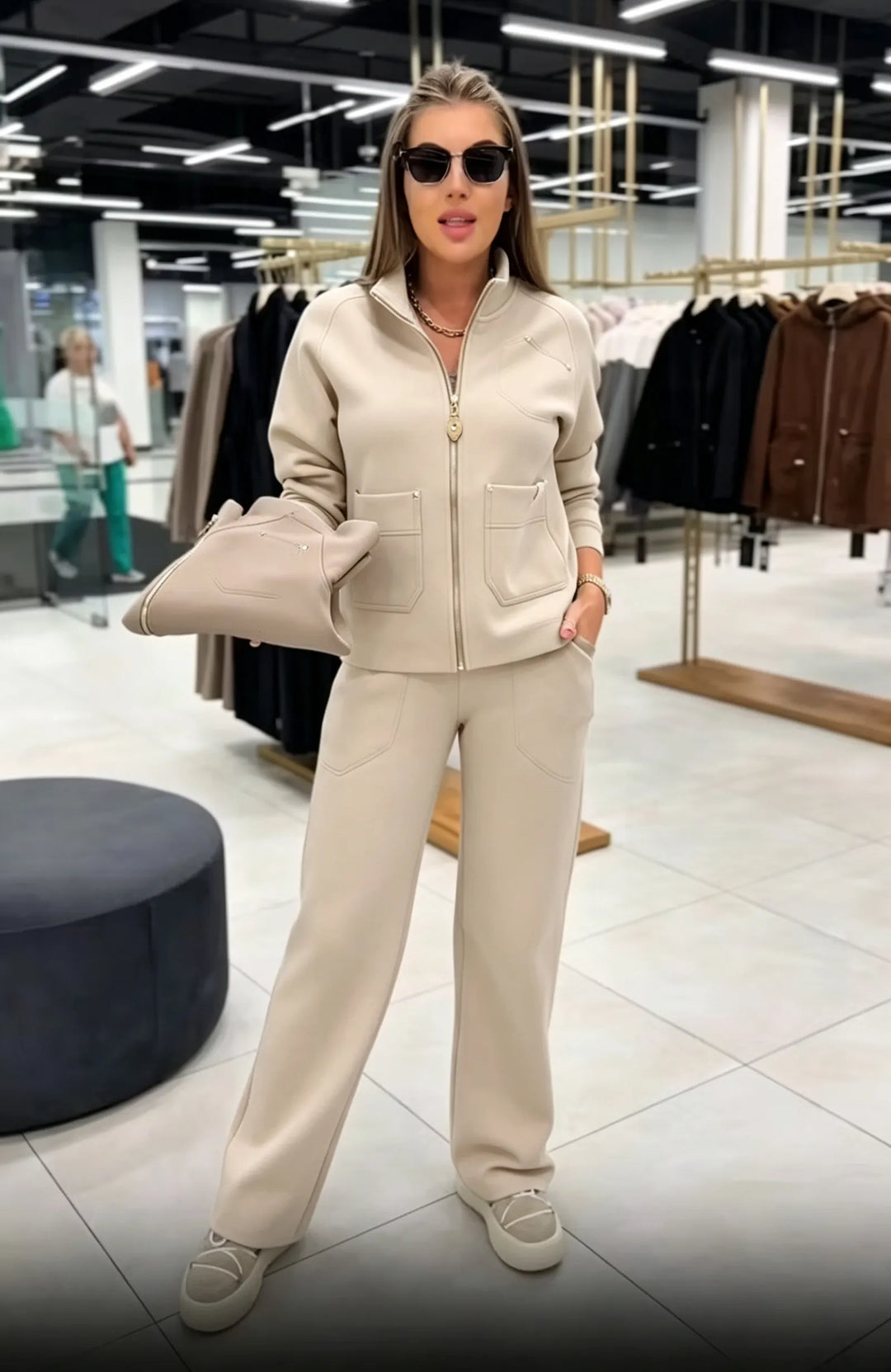 Floranique - Set mit weicher Haptik: kurz geschnittene Jacke mit Reissverschluss und weite Hose