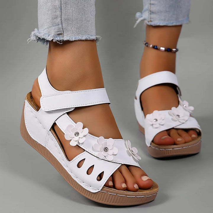 Fiorelia - Florale Komfort-Keilsandalen