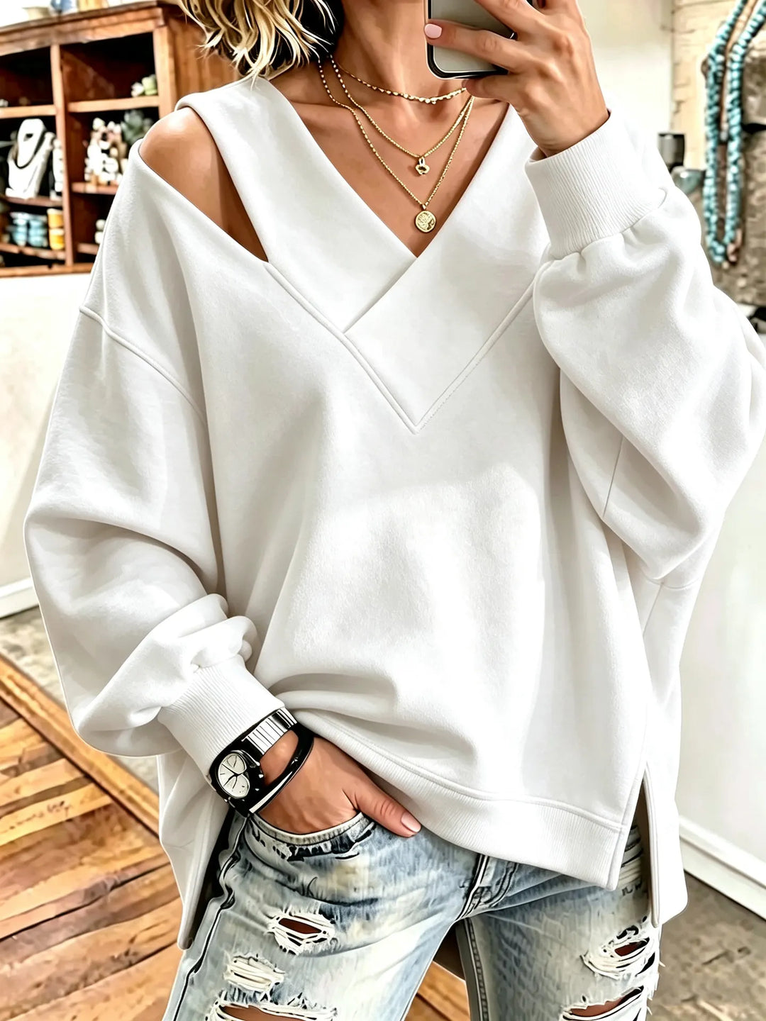 Aurelia - Soft-Touch-Sweatshirt mit Cut-out am V-Ausschnitt