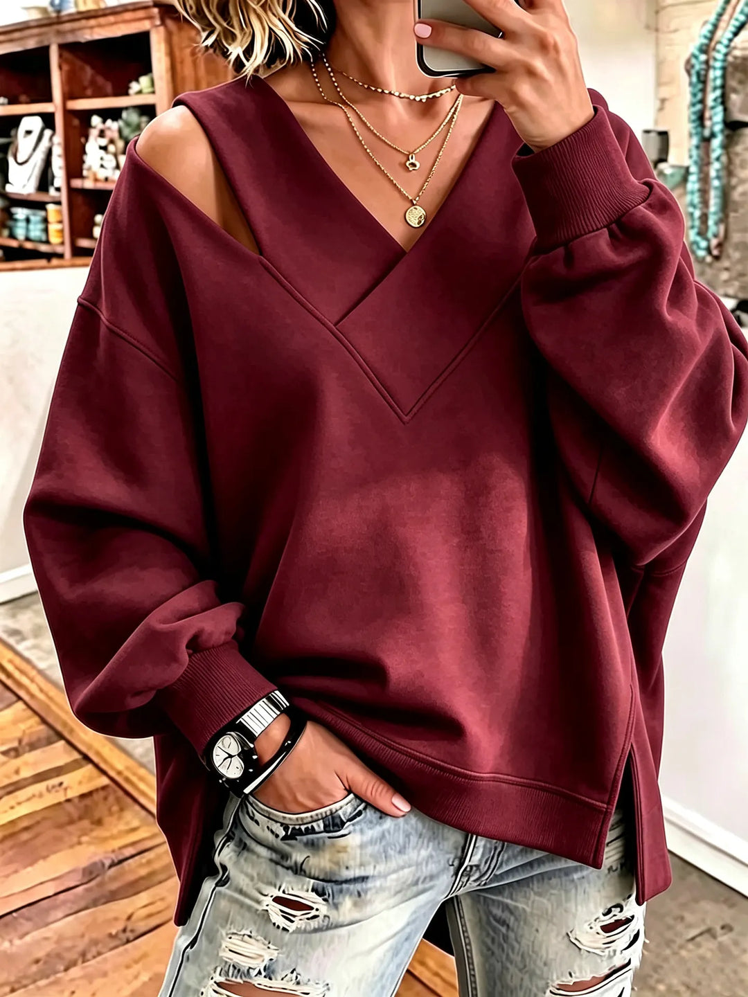 Aurelia - Soft-Touch-Sweatshirt mit Cut-out am V-Ausschnitt