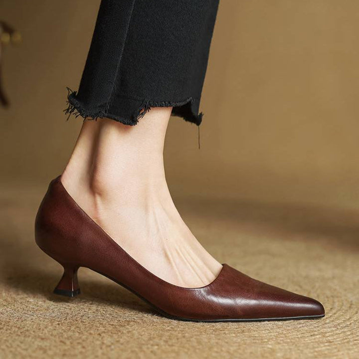 Serelina - Elegante spitz zulaufende Kitten-Heel-Pumps