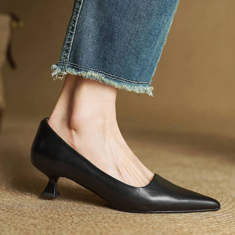 Serelina - Elegante spitz zulaufende Kitten-Heel-Pumps