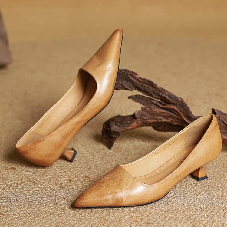 Serelina - Elegante spitz zulaufende Kitten-Heel-Pumps