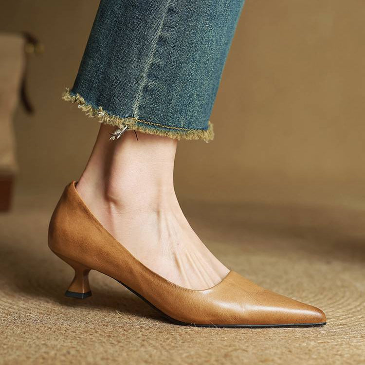 Serelina - Elegante spitz zulaufende Kitten-Heel-Pumps