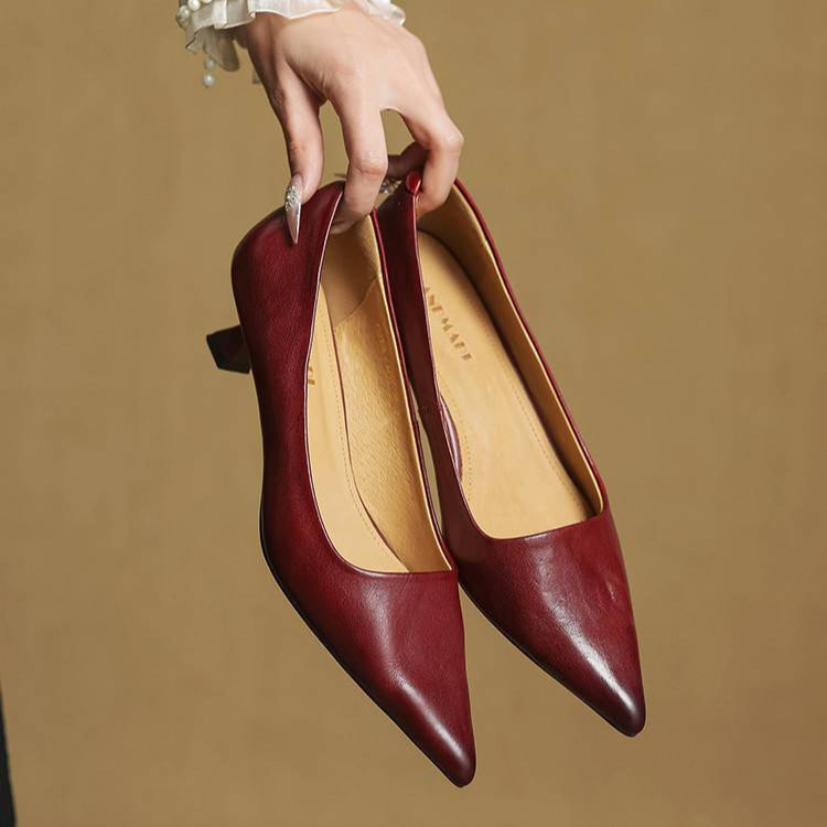 Serelina - Elegante spitz zulaufende Kitten-Heel-Pumps