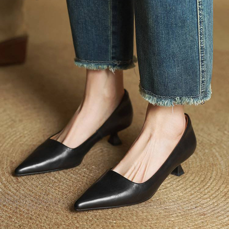 Serelina - Elegante spitz zulaufende Kitten-Heel-Pumps