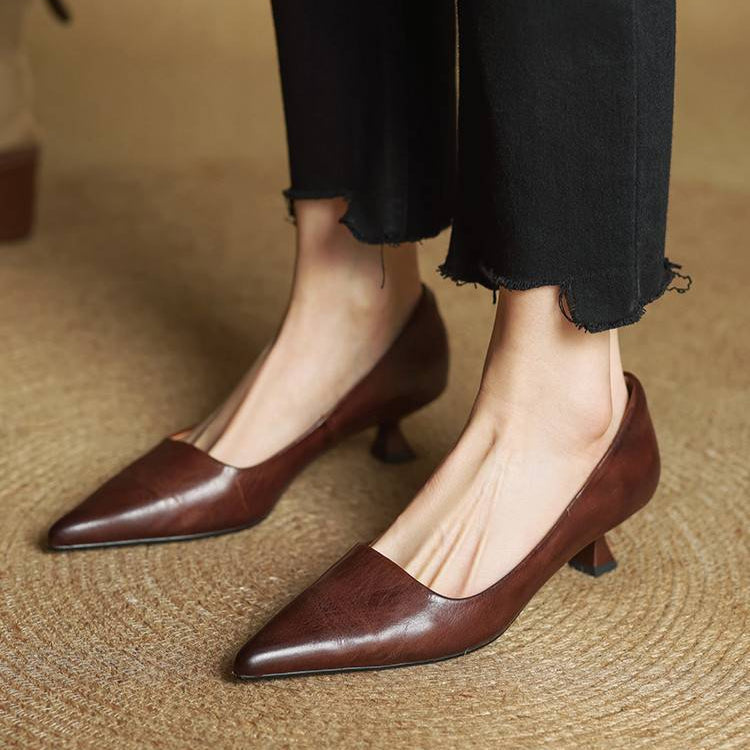 Serelina - Elegante spitz zulaufende Kitten-Heel-Pumps