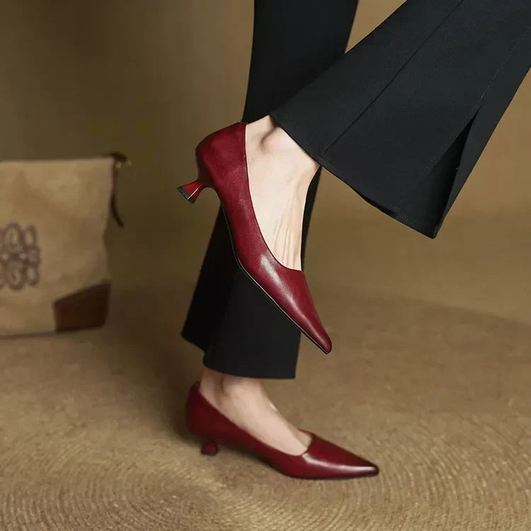 Serelina - Elegante spitz zulaufende Kitten-Heel-Pumps