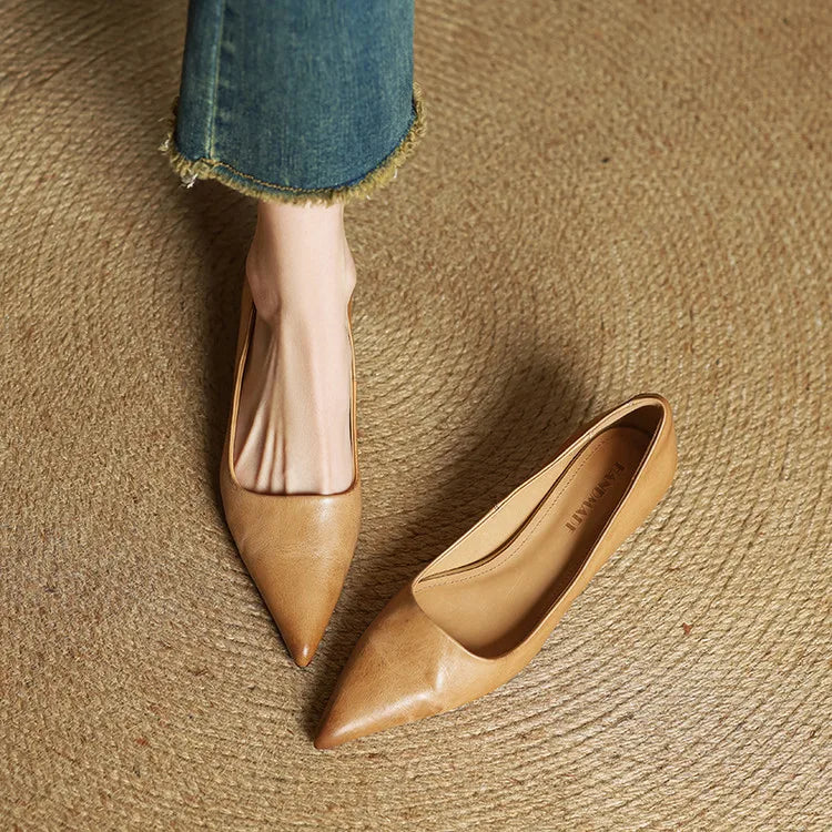 Serelina - Elegante spitz zulaufende Kitten-Heel-Pumps