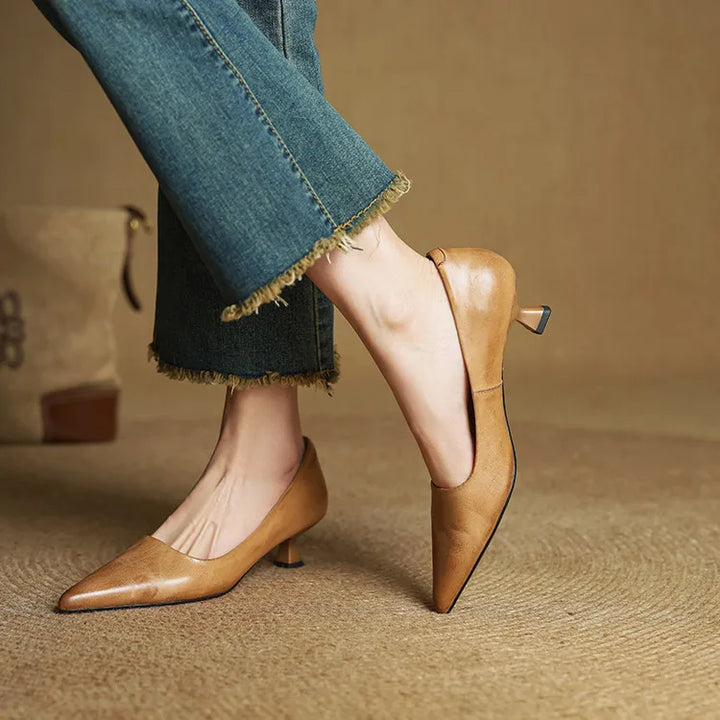 Serelina - Elegante spitz zulaufende Kitten-Heel-Pumps