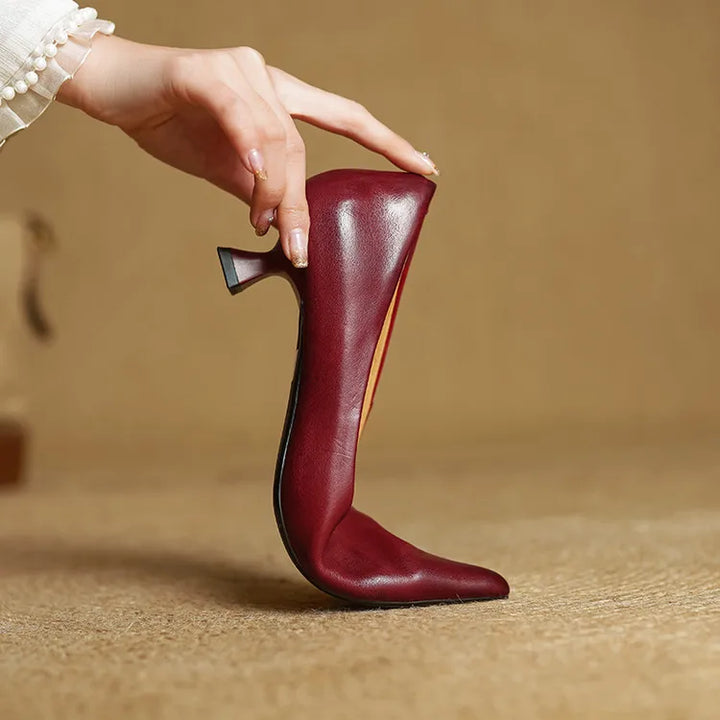 Serelina - Elegante spitz zulaufende Kitten-Heel-Pumps