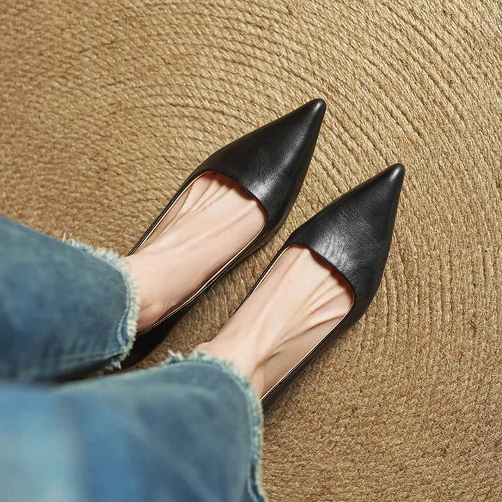 Serelina - Elegante spitz zulaufende Kitten-Heel-Pumps
