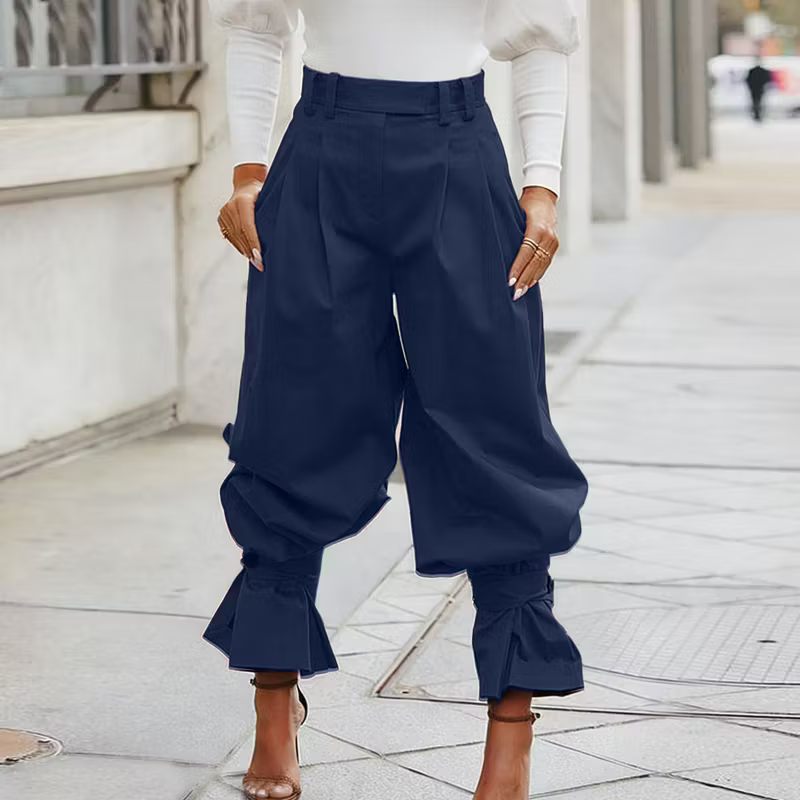 Dianella - Hochtaillierte Hose mit Rüschenabschluss