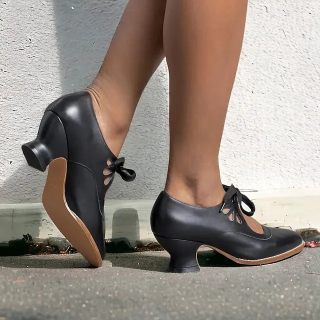 Veralyn - Vintage Kitten-Heels zum Schnüren