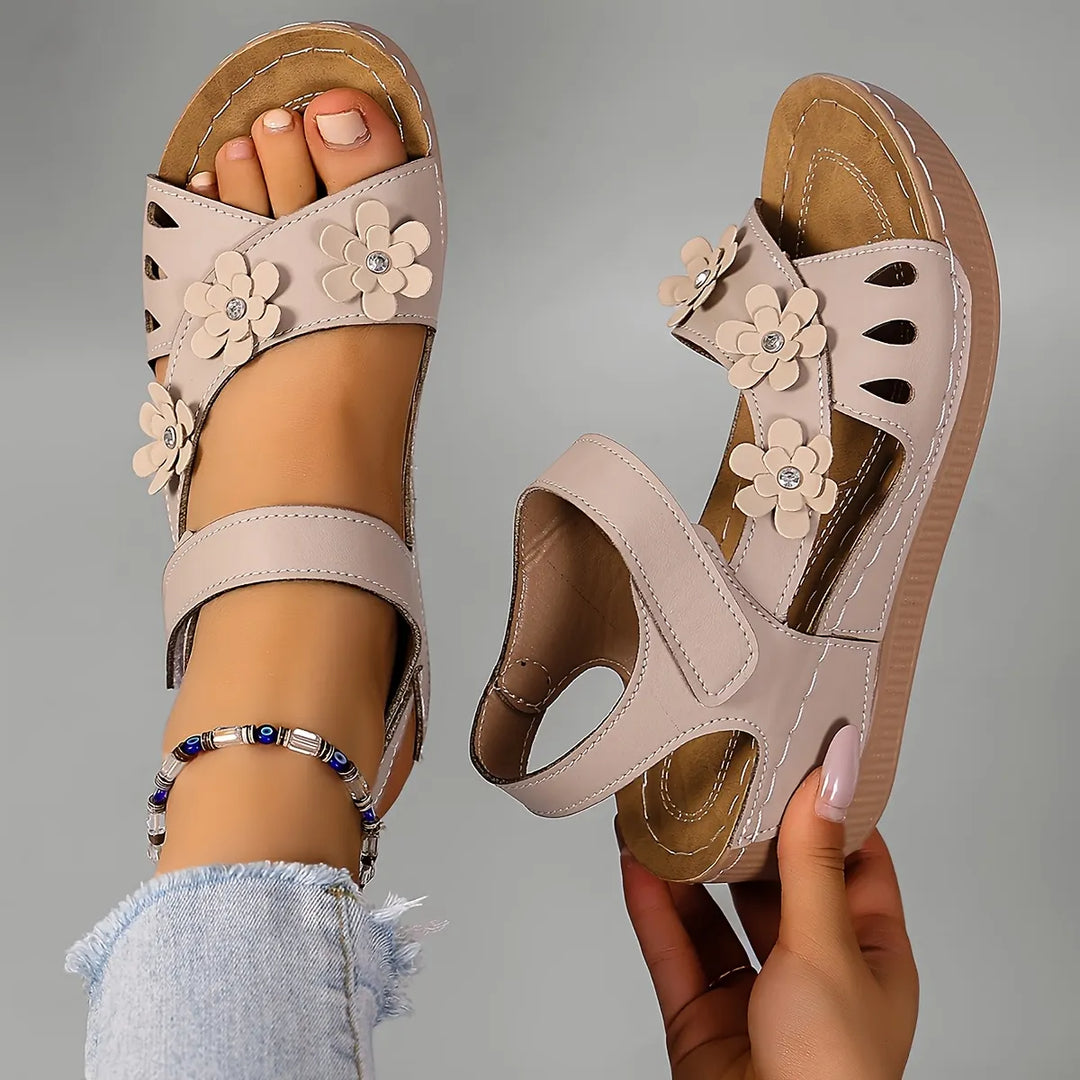Fiorelia - Florale Komfort-Keilsandalen