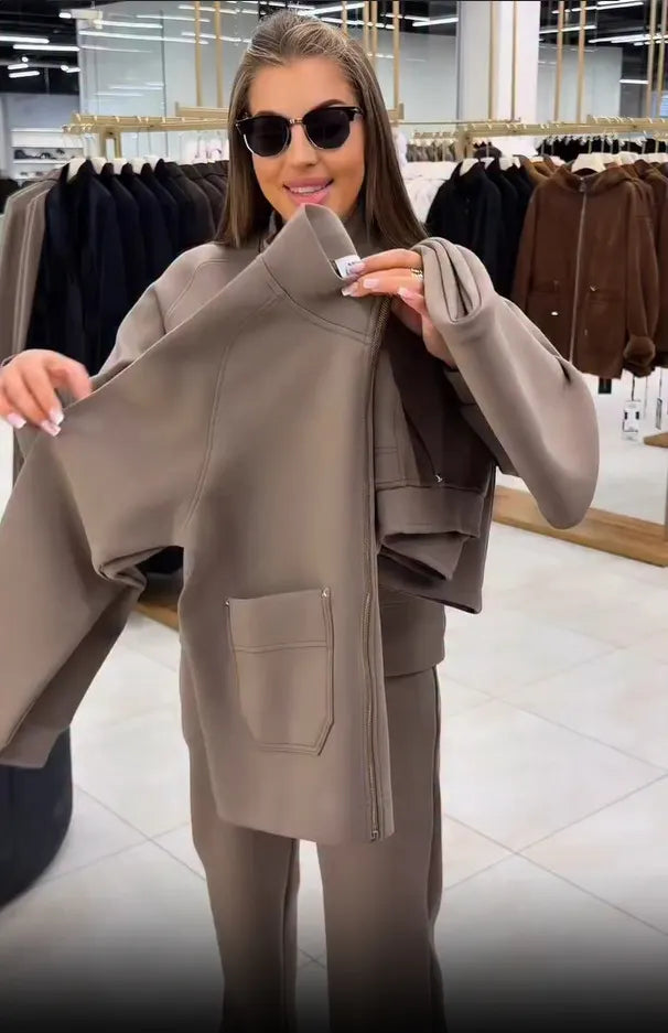 Floranique - Set mit weicher Haptik: kurz geschnittene Jacke mit Reissverschluss und weite Hose