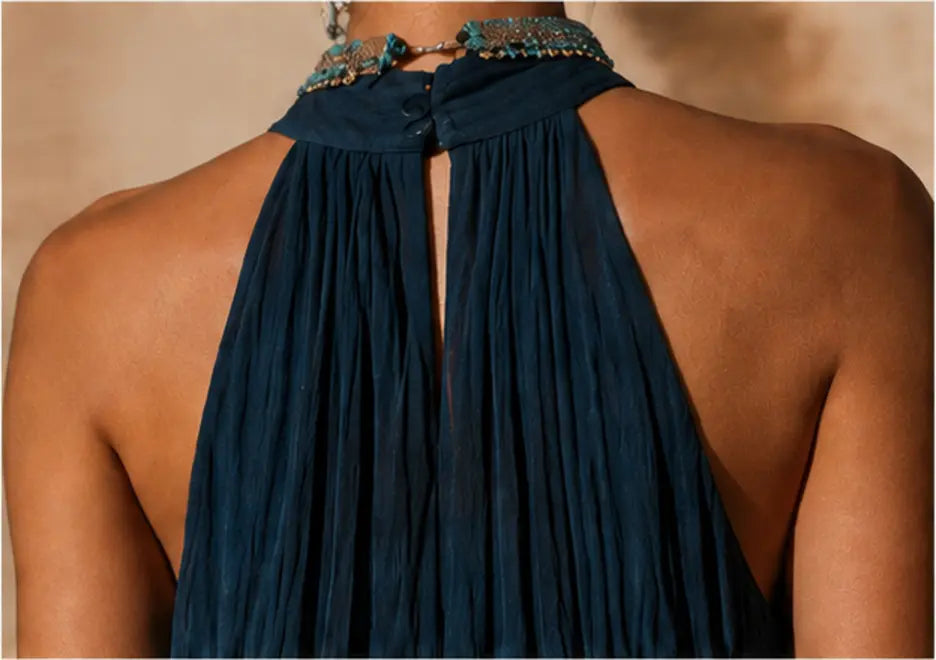 Calissa - Maxikleid mit Neckholder-Ausschnitt in Soft-Touch