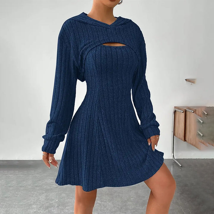 Mirellia - Strick-Minikleid mit Kapuze und Cut-out-Detail