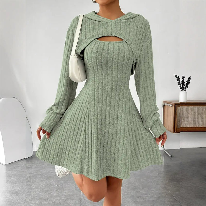 Mirellia - Strick-Minikleid mit Kapuze und Cut-out-Detail