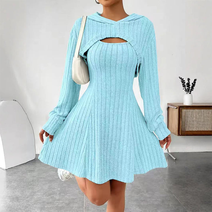 Mirellia - Strick-Minikleid mit Kapuze und Cut-out-Detail