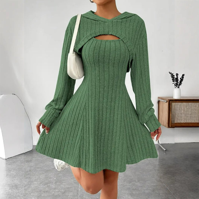 Mirellia - Strick-Minikleid mit Kapuze und Cut-out-Detail